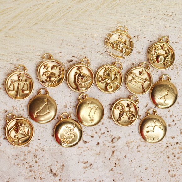 Custom Chain with Zodiac Charm. For Live Shows. - Picture 2 of 2
